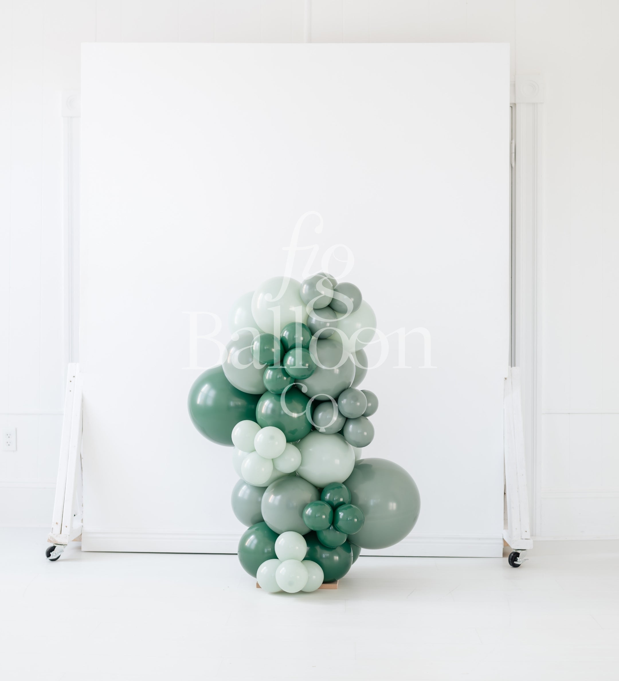 4ft Evergreen Balloon Column