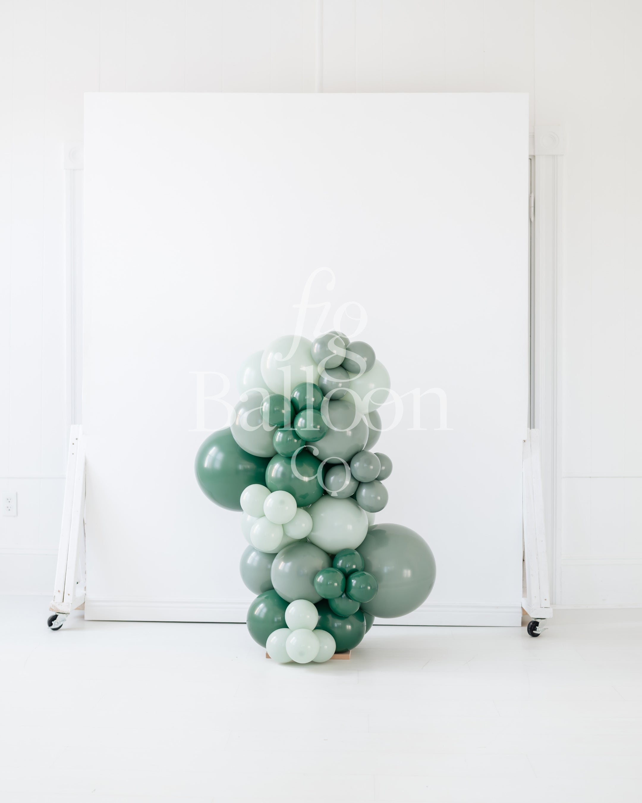 4ft Evergreen Balloon Column