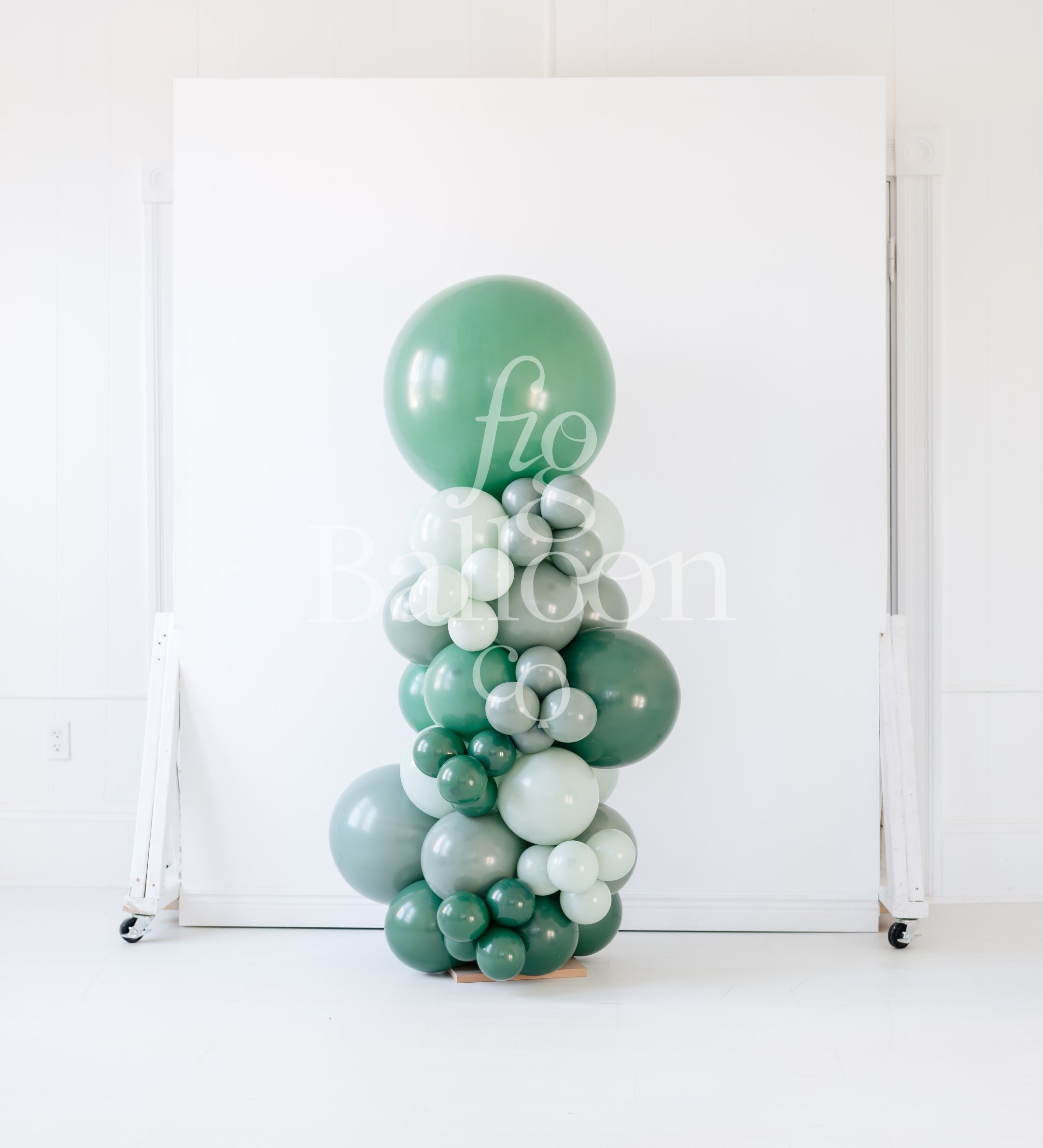 Evergreen Column with Jumbo Topper