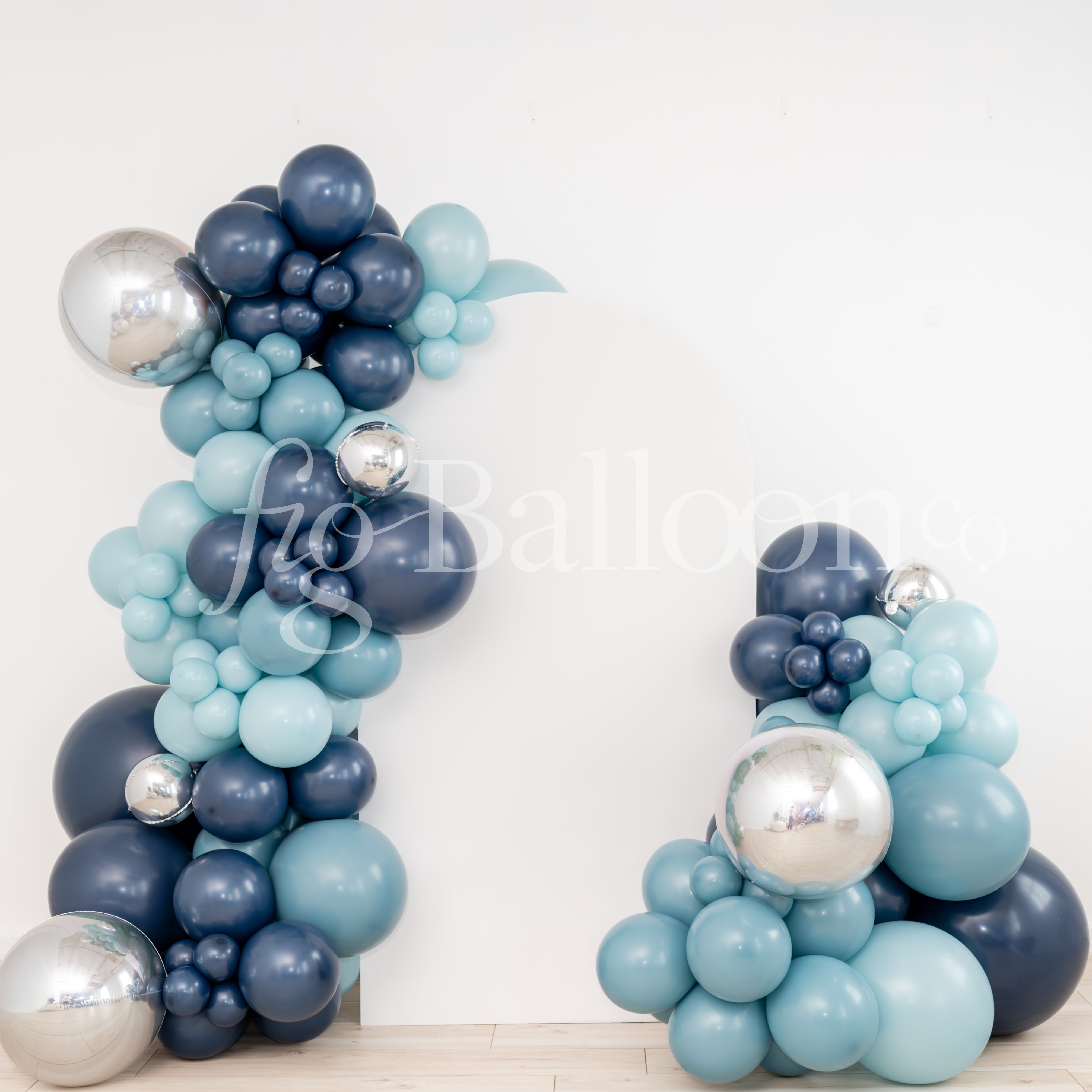 Fig Balloon Co Arch Backdrop with Balloon Garland 1