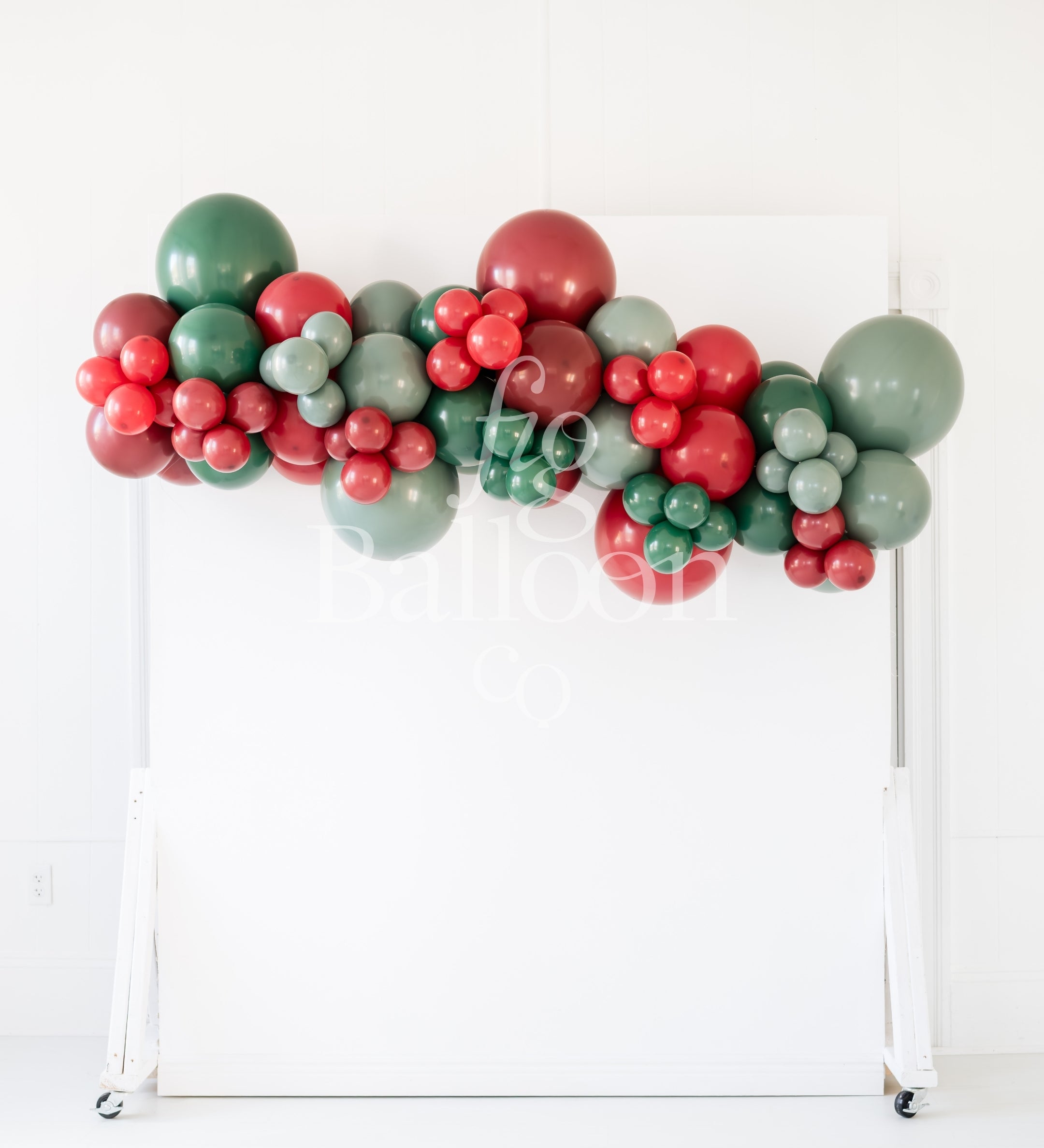 Mistletoe Balloon Garland