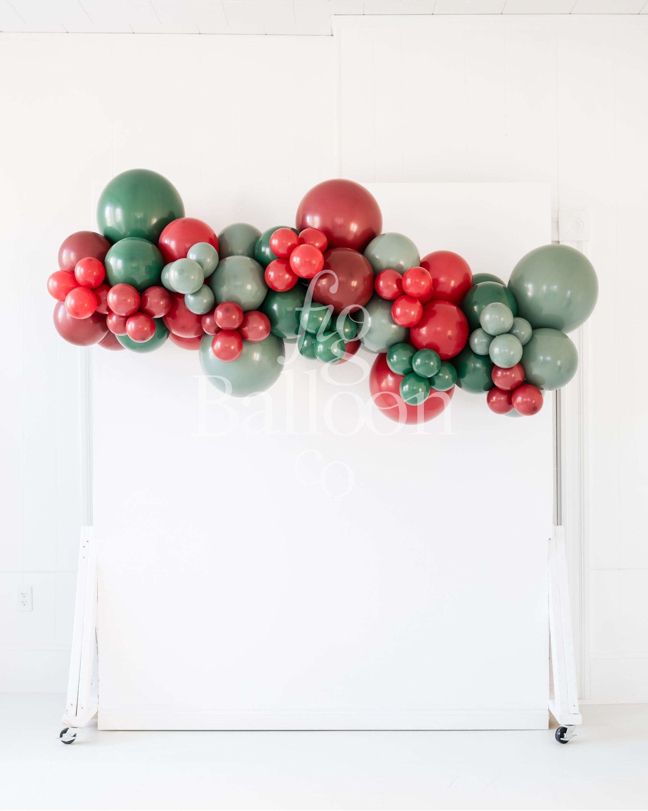 Mistletoe Balloon Garland
