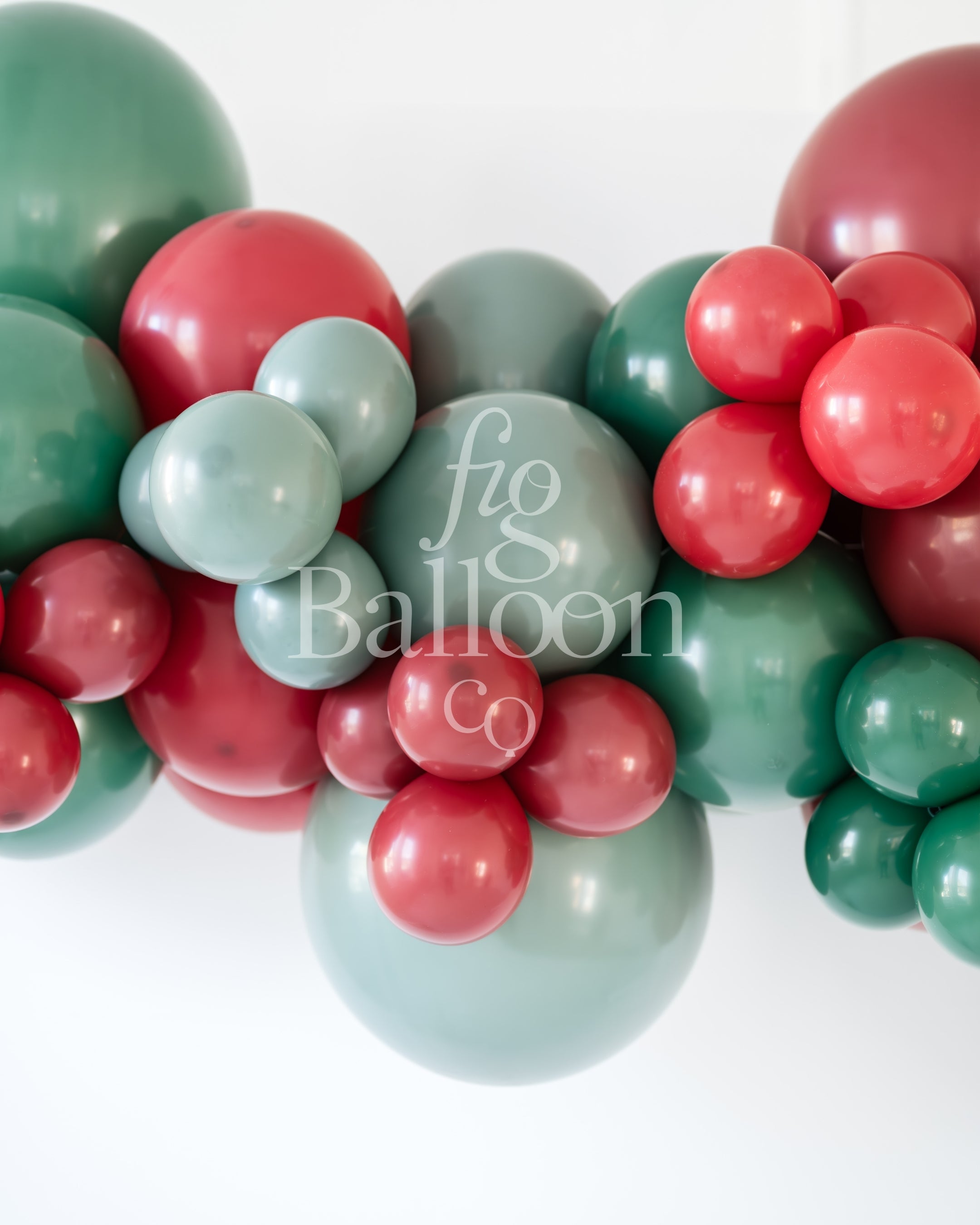 Mistletoe Balloon Garland