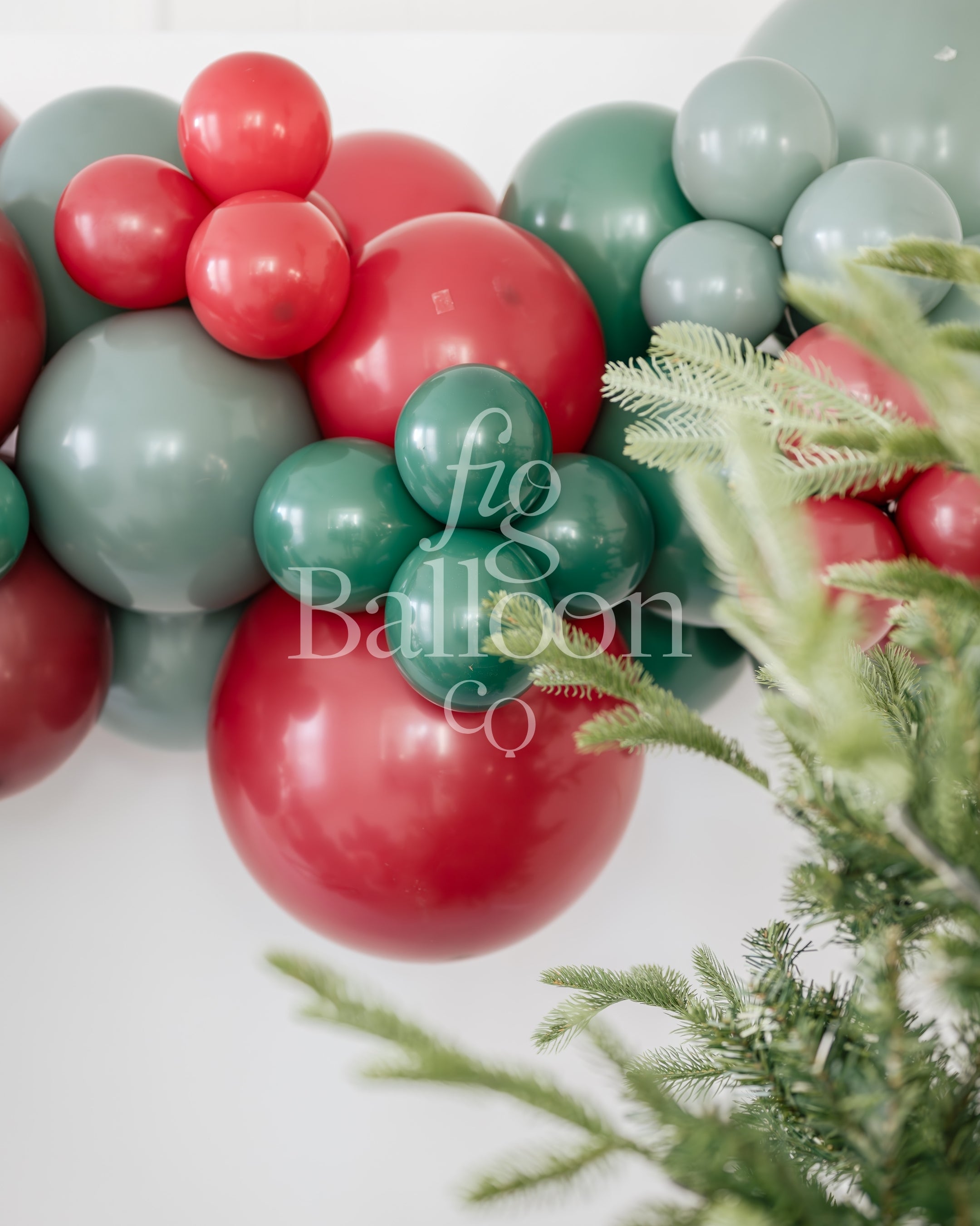 Mistletoe Balloon Garland