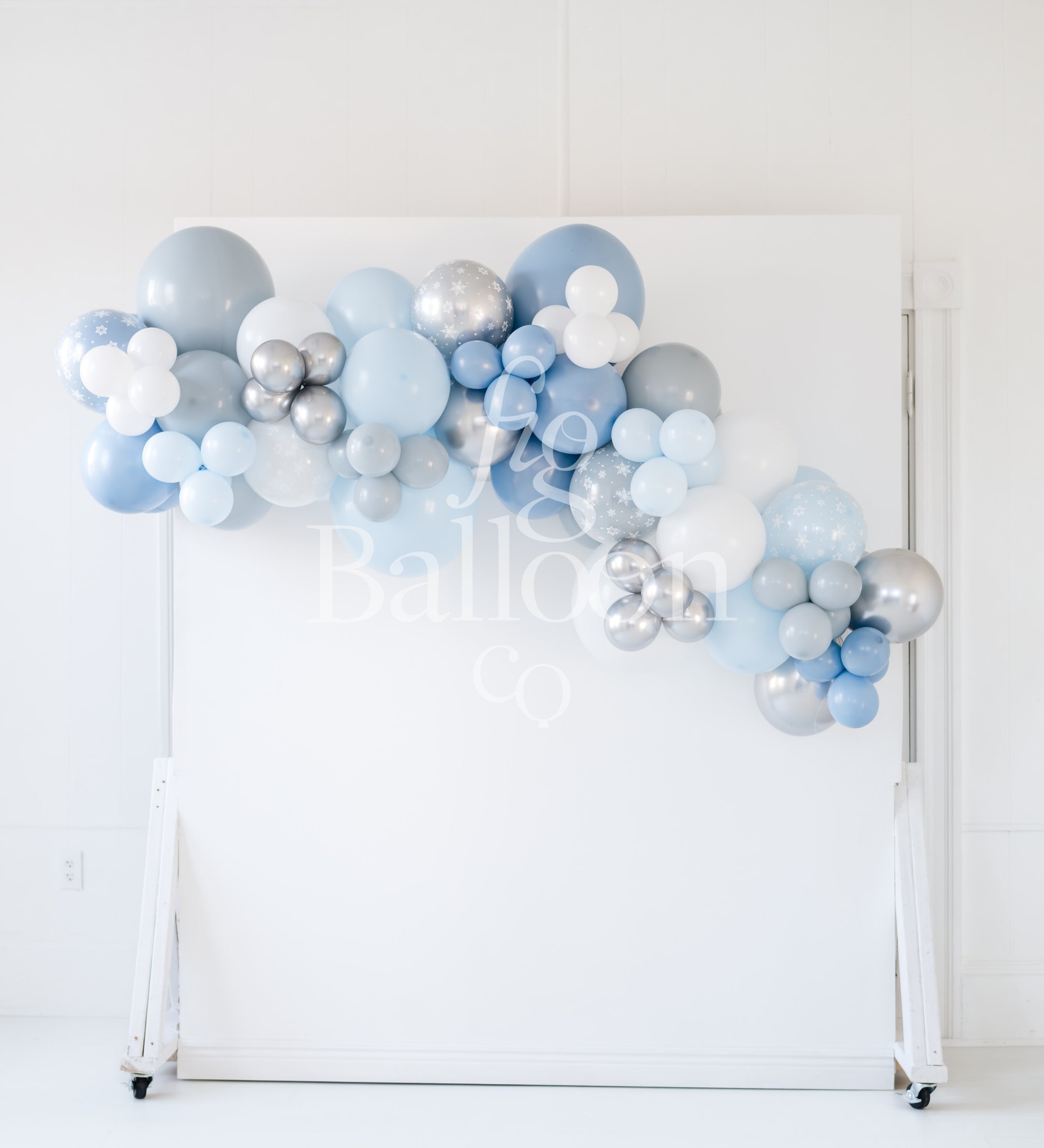 Winter Wonderland Balloon Garland