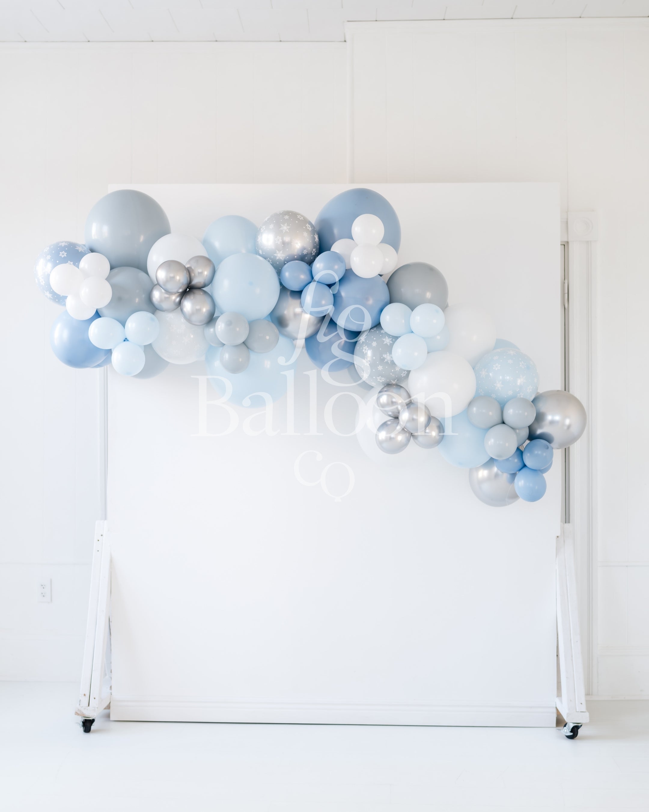 Winter Wonderland Balloon Garland